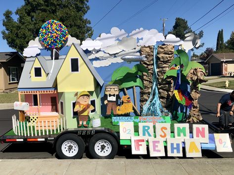 Up Movie Float Idea Floats For Parade Homecoming, Disney Up Parade Float, Home Coming Float Ideas, Homecoming Themes Floats, Disney Float Ideas, Hoco Parade Float Ideas, Disney Parade Float Ideas, Homecoming Float Themes, Homecoming Parade Floats