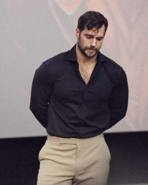 Fan Photo, Classy Outfits Men, Hot Actors, Henry Cavill, Chris Hemsworth, Chris Evans, Celebrities Male, Old Money, Superman