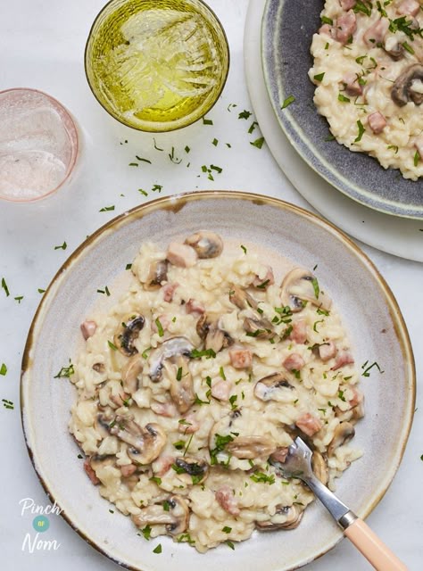 Low Calorie Risotto, Carbonara Risotto, Traditional Carbonara Recipe, Traditional Carbonara, Noom Meals, Orzo Dishes, Sw Recipes, Main Recipes, Pinch Of Nom