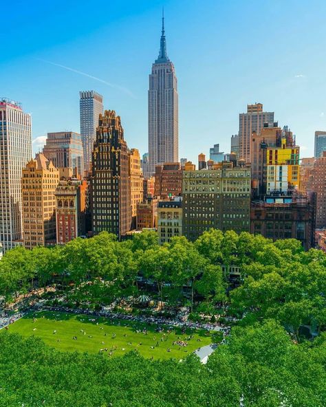 Bryant Park Nyc, City Pics, Drone Flying, New York City Aesthetic, Cityscape Photography, Park In New York, Big Cities, Bryant Park, Thirsty Thursday