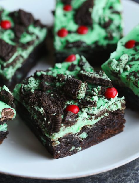 Grinch Brownies, Perfect Christmas Dessert, Easy Dessert Recipes Christmas, Best Christmas Desserts, Mint Oreo, Christmas Desserts Easy, Oreo Brownies, Oreo Recipes, Dessert Party