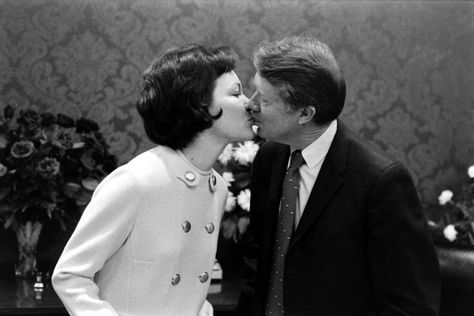 Democratic governor of Georgia Jimmy Carter with his wife, Rosalynn, 1971.  It would be five years before he campaigned for and won the presidency of the United States. Julius Caesar Costume, Life Magazine Photos, George Hw Bush, Presidents Wives, Michelle Obama Fashion, American First Ladies, Laura Bush, Barbara Bush, Presidents Of The United States