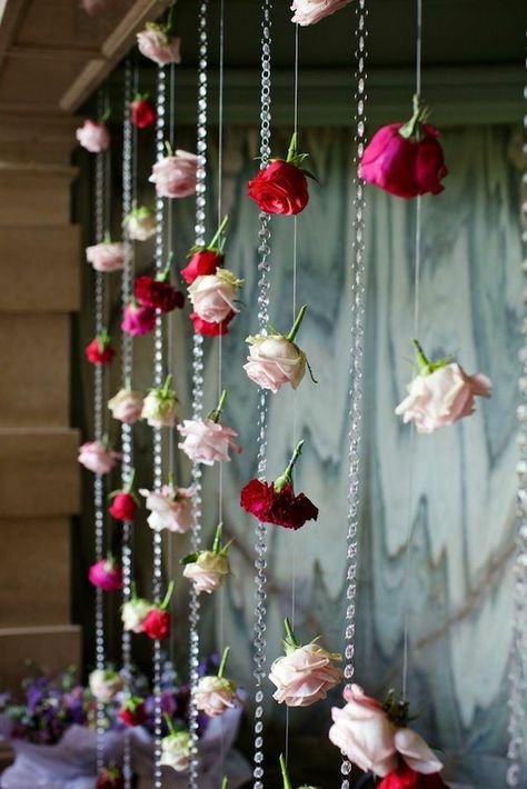 Lihi Hod, Cheap Wedding Flowers, Curtain Backdrops, Unusual Weddings, Flower Curtain, Dresses Simple, White Wedding Flowers, Trendy Flowers, Wedding Table Decorations