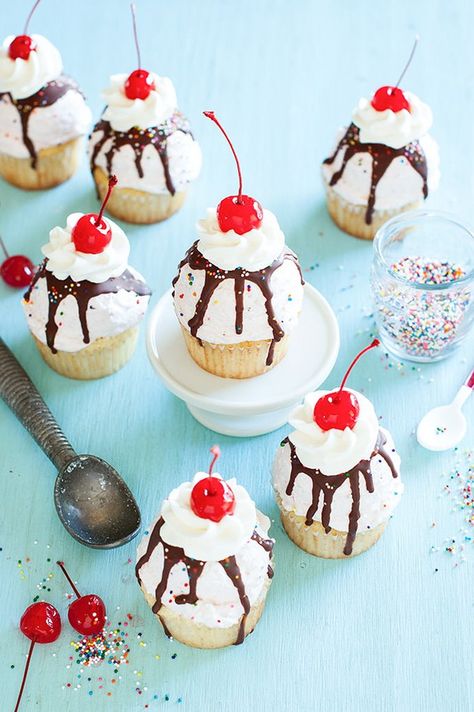 Ice Cream Sundae Cupcakes Iced Cupcakes, Sundae Cupcakes, Ice Cream Cupcakes, Lake Food Ideas Summer, Creative Cupcakes, Food Ideas Summer, Diy Ice Cream, Handmade Charlotte, Lake Food Ideas