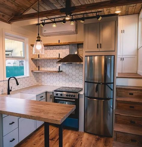 Minimalist Magic: Tiny House Interior Inspirations Mini Chalet, Tiny Kitchen Design, Shed Home, Tiny House Builders, Tiny House Interior Design, Shed To Tiny House, Tiny House Loft, Tiny House Layout, Tiny House Inspiration