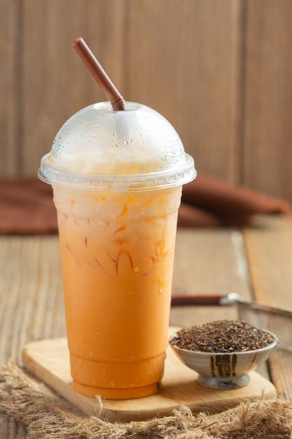 Boba Picture, Ice Green Tea, Iced Milk Tea, Green Tea With Milk, Iced Milk, Coffee Pic, Thai Milk Tea, Tea Drink Recipes, Recipes With Whipping Cream