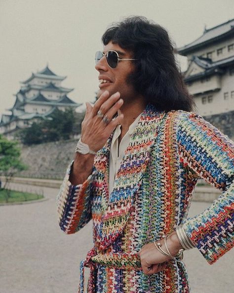 Freddie Mercury wearing Missoni in Nagoya, Japan, 1970s Freddie Mercury Quotes, Outfit Essentials, Freddy Mercury, Roger Taylor, Queen Freddie Mercury, Brian May, Queen Band, Killer Queen, Vogue Uk