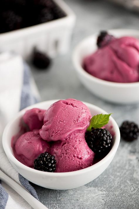 Elderberry Ice Cream, Blackberry Frozen Yogurt, Frozen Things, Blackberry Lavender, Blackberry Ice Cream, How To Freeze Blackberries, Frozen Yogurt Recipes, Lavender Ice Cream, Ice Cream Dishes