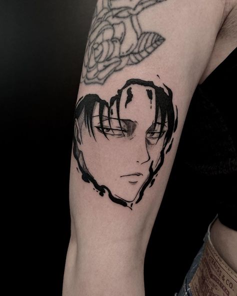 Aot Anime Tattoo Ideas, Anime Heart Tattoo, Captain Levi Tattoo, Levi Ackerman Tattoo Ideas, Anime Back Tattoo, Attack On Titan Tattoo Design, Shingeki No Kyojin Tattoo, Levi Ackerman Tattoo, Attack On Titan Tattoo Ideas