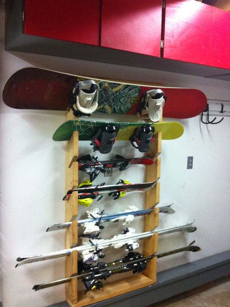 Ski & snowboard rack DIY - would work for brooms and gardening equipment too Snowboard Organization, Snowboard Rack Diy, Diy Ski Rack, Homemade Closet, Snowboard Rack, Snowboard Storage, Sports Equipment Storage, Gear Room, Snowboard Racks