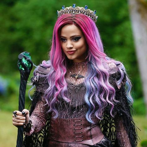 Mal Costume, Descendants Pictures, Descendants Costumes, Descendants Characters, Descendants 1, Sarah Jeffery, Disney Descendants 3, Disney Channel Descendants, Audrey Rose