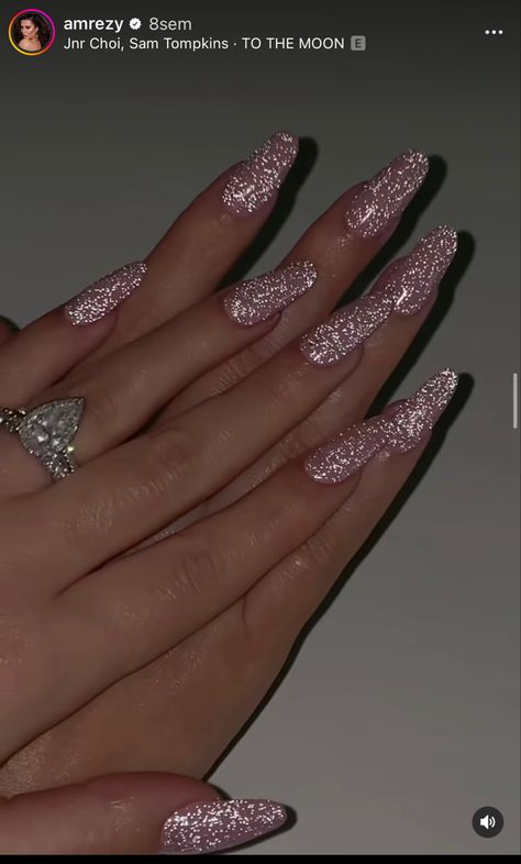 Glittery Almond Nails, Frosty Nails, Rose Gold Nails Design, Nails Rose, Chic Nail Art, Glitter Rosa, 2024 Nails, Glittery Nails, Rose Gold Nails