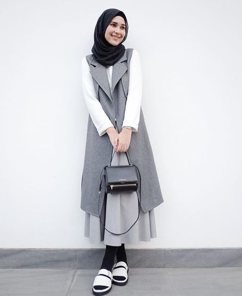 Ranihatta                                                                                                                                                                                 More Habits Musulmans, Fesyen Islam, Moslem Fashion, Modele Hijab, Street Hijab Fashion, Hijab Fashionista, Hijab Style Casual, Muslim Women Fashion, Style Hijab