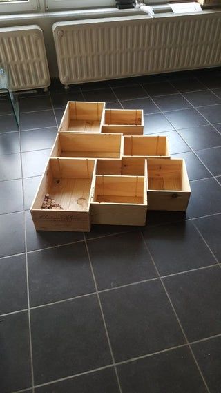 Wine Box Shelves Diy, Wine Crate Shelves, Box Shelf Ideas, Wine Boxes Ideas Projects, Wine Box Shelves, Wood Box Shelves, Wine Crate Shelf, Wine Box Crafts, Making Shelves