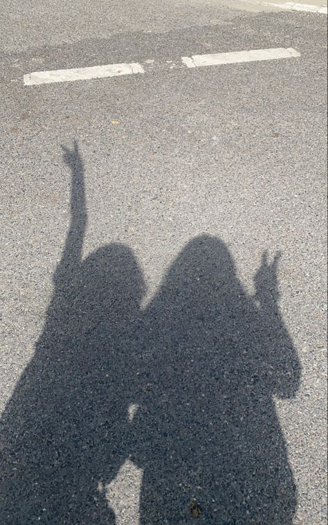 Foto Best Friend, Friendship Photography, Self Pictures, Really Cool Drawings, Sky Photography Nature, Shadow Photography, Blur Photo, Face Aesthetic, Shadow Photos