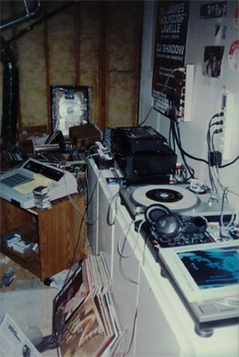 Dj Shadow, Music Studio Room, Studio Room, Music Aesthetic, Music Studio, Music Room, Recording Studio, Record Player, Cool Rooms