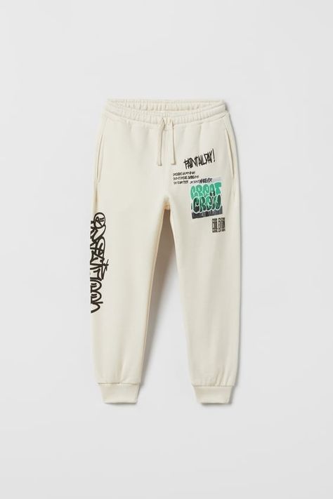 Discover great products at the best prices at Dealmoon. Zara GRAFFITI PLUSH PANTS. Price:$15.99 at Zara Embroidery Jumpsuit, Plush Pants, Sporty Pants, Track Pants Mens, Sports Wear Women, Boys Joggers, Zara Boys, Hoodie Vest, Down Puffer Coat