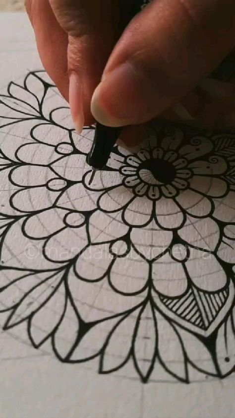 Drawing Mandala, Journey Art, Easy Mandala Drawing, Mandala Doodle, Mandala Patterns, Mandala Art Therapy, Geometric Design Art, Simple Mandala, Mandala Design Pattern