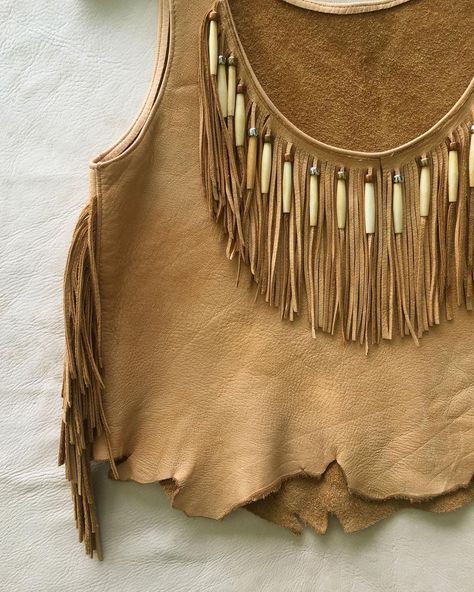 Native Necklace, Leather Blouse, Native American Clothing, Country Style Outfits, Vintage Americana, Leather Bag Women, Leather Fringe, Leather Outfit, Purse Jewelry