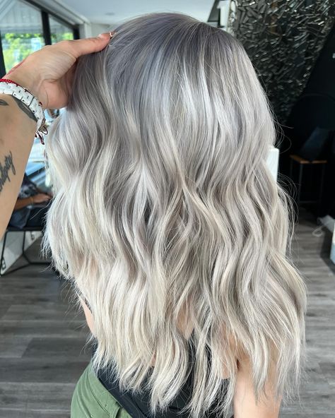 36 Gorgeous Winter Hair Color Ideas for Blondes: From Cool Platinum to Warm Balayage Highlights - divagaze.com Medium Silver Blonde Hair, Icy Blonde Winter Hair, Winter Icy Blonde Hair, Platinum Blonde With Dimension, Blonde With Ash Lowlights, White Blonde Highlights On Brown Hair, Medium Length Dark Hair With Highlights, Icy Blonde Hair With Lowlights, Low Light And Highlights