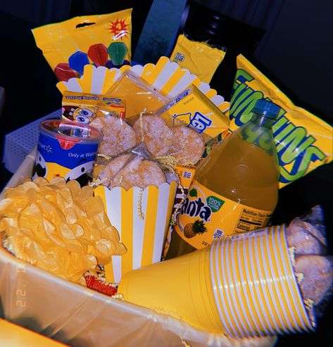 Yellow Color Basket Party, Color Party Basket Ideas Yellow, Yellow Color Party Basket, Yellow Snack Basket, Yellow Snacks For Color Party, Color Party Basket Ideas, Yellow Gift Basket Ideas, Yellow Snacks, Yellow Gifts Basket