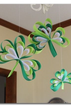 Have fun creating with your preschooler or toddler and these 20 Lucky St. Patrick's Day Crafts for Kids! Easy projects that are fun for craft time!#thecraftyblogstalker#stpatricksdaycrafts#kidcrafts#StPatricksDaydecorations#StPatricksDayactivities#stpatricksday Sant Patrick, Fete Saint Patrick, March Crafts, St Patricks Crafts, St Patricks Day Crafts For Kids, St Patrick's Day Decorations, St Patrick's Day Crafts, Bee Crafts, Saint Patrick's Day