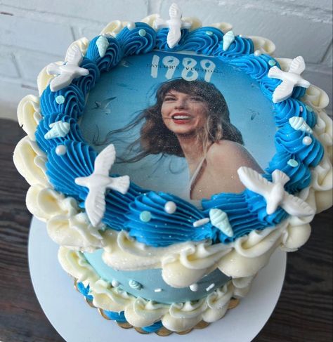 #1989 (Taylor’s Version) cake from boutique bakery Hive Bakery in Flower Mound, TX. North Texas. Small business bakery. 1989 Taylor Swift Birthday Cake, Bday Cakes Taylor Swift, 1989 Cake Ideas, Taylor Swift Bday Cake Ideas, Taylor Swift Cake Ideas Birthday 1989, Taylor Swift 1989 Cake Ideas, 1989 Tv Party, 1989 Cupcakes, 1989 Taylors Version Party