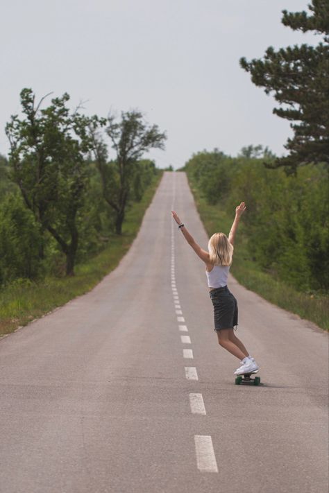 Skateboard Photoshoot, Longboard Aesthetic, Skater Life, Skateboarding Aesthetic, Long Boarding, Skate Aesthetic, Skateboard Aesthetic, Skate Photos, Surf Aesthetic