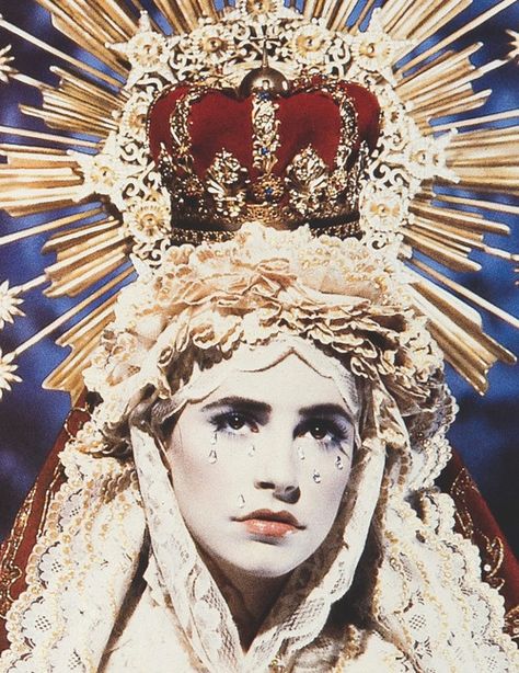 Pierre et Gilles ‘La Madone au coeur blessé’ 1991 Virgen Mary Tattoo, Fairy Castle, Our Lady Of Sorrows, Cover Art Design, Deco Boheme, Free Hd Wallpapers, Jewel Box, Blessed Mother, Sacred Art