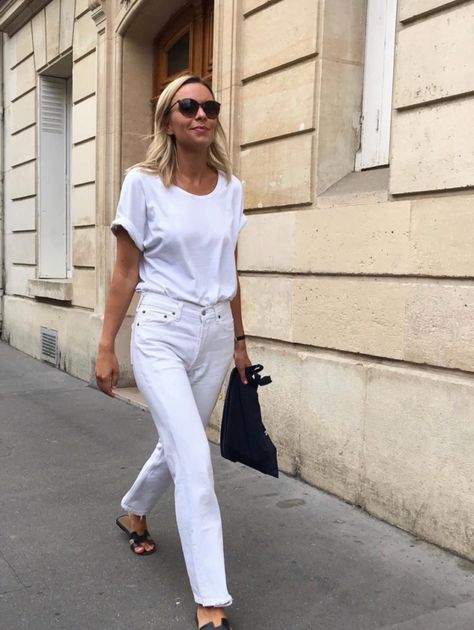 I'm French, Here Is How To Wear White Jeans The French Way French Wardrobe Essentials, How To Wear White Jeans, French Wardrobe, Style Parisienne, White Jeans Outfit, Skandinavian Fashion, Hacks Clothes, Effortlessly Chic Outfits, All White Outfit