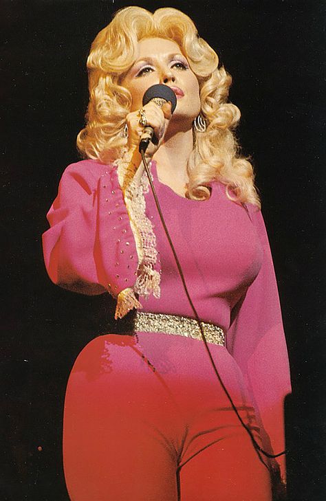 Jae Aesthetic, Dolly Parton Costume, Dolly Parton Pictures, Amy Lee, Hello Dolly, Megan Fox, Dolly Parton, American Singers, 70s Fashion