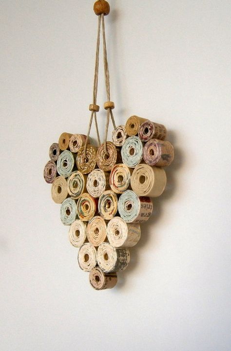 Etsy Finds :: Handmade - Living Vintage Creative Wall Design, Fabric Rope, Quilled Creations, Mini Diy, Magazine Crafts, Newspaper Crafts, Heart Wall Art, Paper Heart, Recycled Crafts