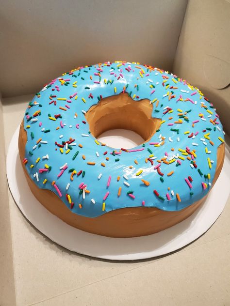 Donut Shaped Cake, Donut Cake Design, Cake With Donut Decorations, Donut Cake Decorating Ideas, Doughnut Birthday Cake, Donut Cakes, Donught Cake, Blue Donut Cake, Donut Cake Birthday