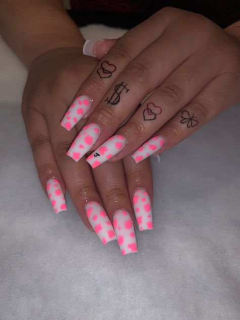 White And Pink Cow Print Nails, Strawberry Cow Print Nails, Pink Cow Print Nails Acrylic, Hot Pink Cow Print Nails, Pink Cow Nails, Hot Pink Cow Print, Pink Cow Print Nails, Punchy Nails, B Day Nails