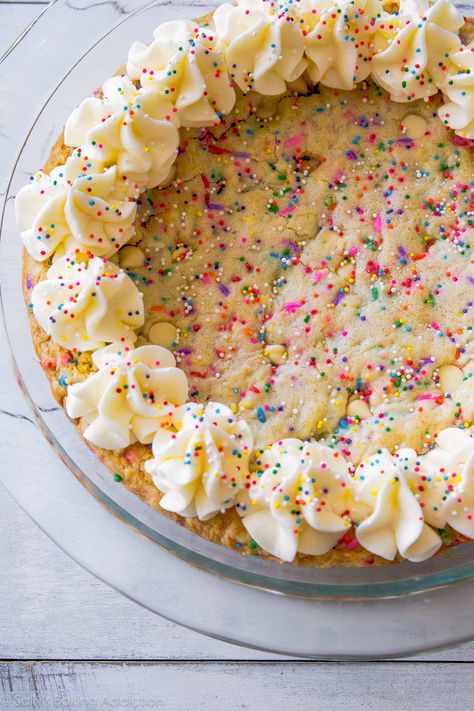 Funfetti Cake Cookies, Sugar Cookie Cake Recipe, Sugar Cookie Cake, Easy Vanilla Frosting, Birthday Cake Alternatives, Sugar Cookie Cakes, Cookie Pizza, Cookie Cake Recipe, Soft Bakes