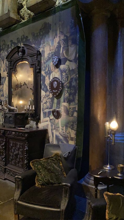 Ravenclaw Common Room Aesthetic, Common Room Aesthetic, Ravenclaw Room, Hogwarts Common Rooms, Hogwarts Bedroom, Slytherin Room, Ravenclaw Common Room, Slytherin Common Room, Aesthetic Harry Potter