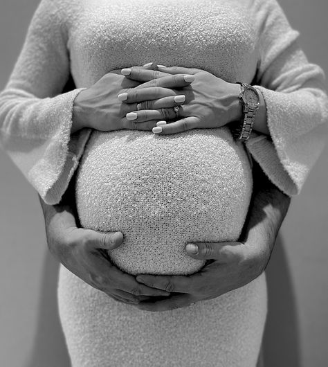 Photo For Pregnant Women, Photo Ideas For Pregnant Women, Photoshoot For Pregnant Women, Photoshoot Ideas For Pregnant Women, Pregnant Photo Shoot Ideas, Shooting Pregnant Ideas, Pregnant Shooting Ideas, Photoshoot Pregnant Ideas, Pregnant Couple Photoshoot