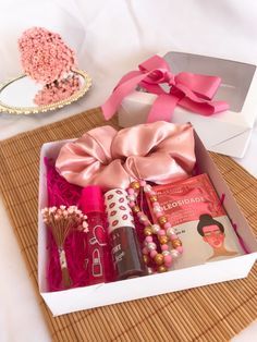 BIRTHDAY on Pinterest حفل توديع العزوبية, Girl Gift Baskets, Anniversaire Diy, Diy Birthday Gifts For Friends, Cute Gifts For Friends, Good Birthday Presents, Creative Birthday Gifts, Birthday Gifts For Best Friend, Idul Fitri