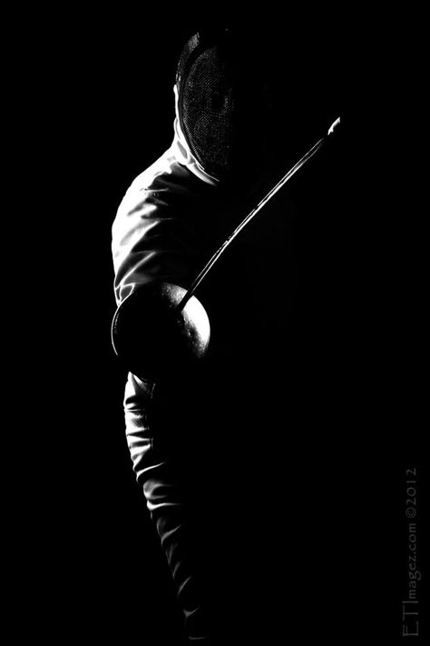 Epee Fencing, Fencing Sport, Fence Art, Black White Photos, Art Plastique, Senior Portraits, Pose Reference, Karate, Martial Arts