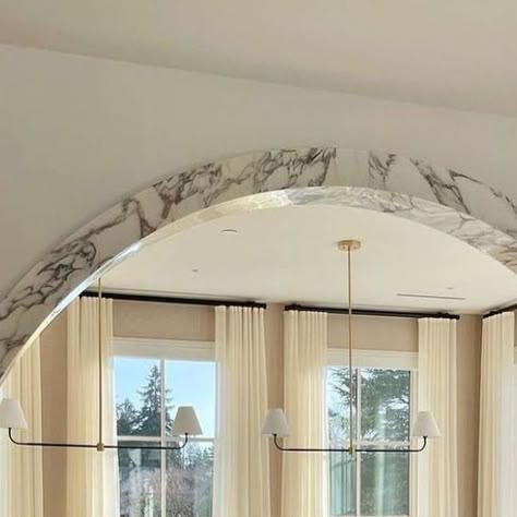 Modern Archway, Marble Doorway, Archway Design, Spanish Style Home Interior, Stone Archway, Marble Detail, Arch Doorway, Arch House, Garden Modern