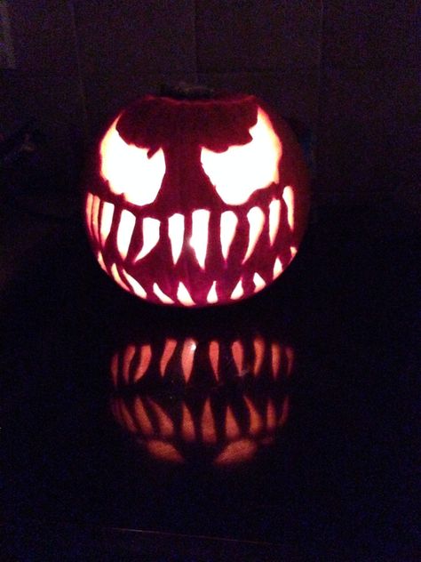 Venom pumpkin Venom Pumpkin Carving Ideas, Venom Pumkin Carving, Pumpkin Carving Ideas Venom, Venom Tounge Out, Oogie Boogie Pumpkin, Venom Sculpture, Spiderman Pumpkin, Awesome Pumpkin Carvings, Pumpkin Artwork