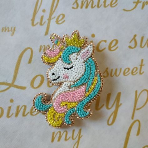 Beaded Unicorn Pattern, Towel Embroidery Designs, Sequin Crafts, Diy Fabric Jewellery, Hand Beaded Embroidery, Embroidery Hearts, Unicorn Crafts, Beadwork Embroidery, Beadwork Designs