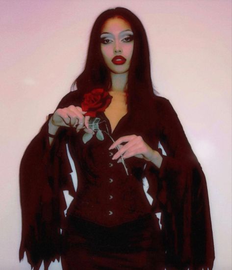 Mortisha Adams, Morticia Costume, Morticia Addams Makeup, Morticia Addams Costume, Makeup 2023, Goth Baddie, Halloween Parejas, Hot Halloween, Gomez And Morticia