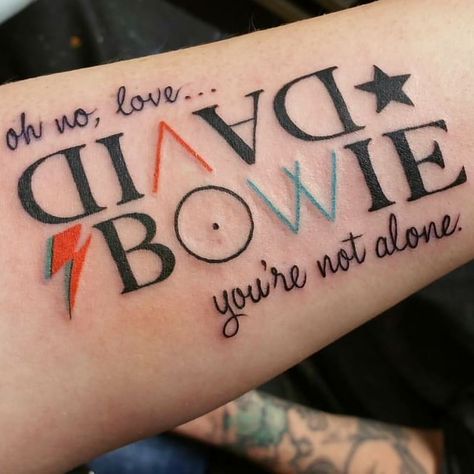 Photo by (ladyloliastardust) on Instagram While My Guitar Gently Weeps Tattoo, Bowie Tattoo Ideas, David Bowie Tattoo Ideas, Green Day Tattoo, David Bowie Art Print, David Bowie Wallpaper, David Bowie Tattoo, Bowie Labyrinth, Henna Inspired Tattoos