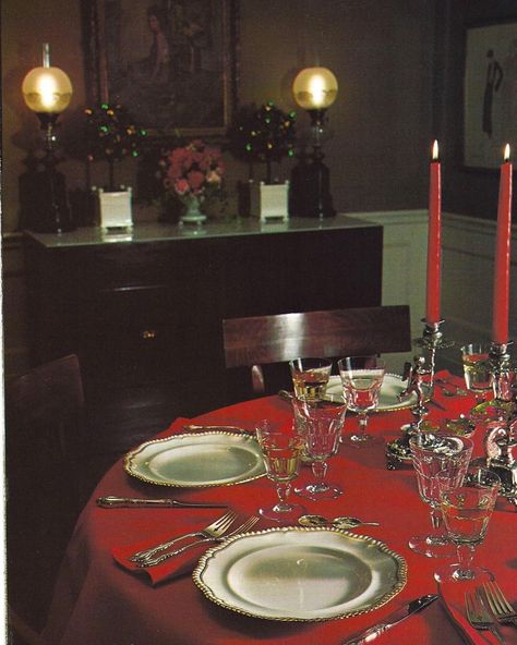 I love this vintage Christmas photo : The red tablecloth, the dark wooden of the chairs and the silver candelabras with cherubs… so elegant… | Instagram Red Tablecloth Wedding, Red Table Settings, Candle Tablescapes, Elegant Instagram, Vintage Table Setting, Silver Candelabra, Vintage Christmas Photos, Dining Table Cloth, Red Tablecloth