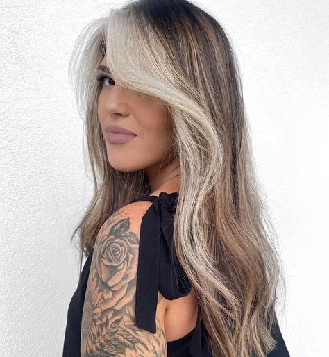 Trendy Summer Hairstyles, Money Piece, Summer Haircuts, Dirty Blonde Hair, Dark Blonde Hair, Brown Blonde Hair, Ombre Hair Color, Hair Inspiration Color, Cool Summer