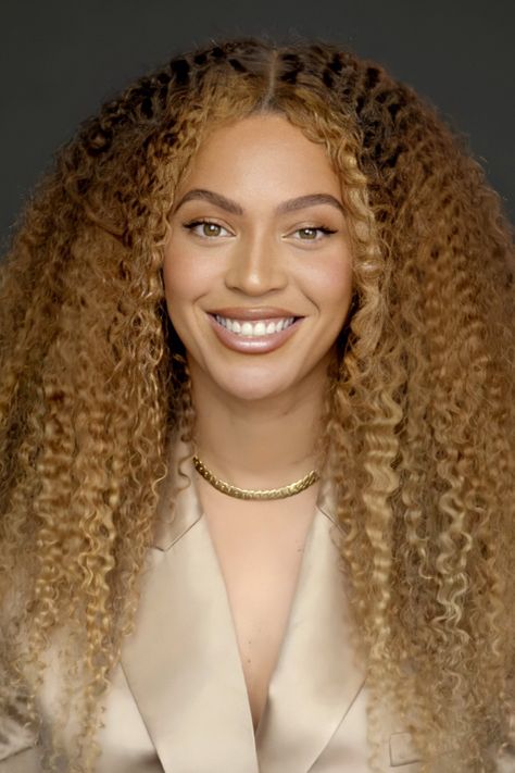 mick on Twitter: "Beyoncé’s smile is so infectious… " Beyonce Curly Hair, Beyonce Blonde, Beyonce Hair, Jay Gatsby, Beyonce Knowles Carter, Beyonce Style, Pelo Afro, Beyoncé Giselle Knowles-carter, Beyoncé Giselle Knowles