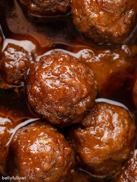 Made with just 4 ingredients and 5 minutes prep time, these Grape Jelly Meatballs are a must for holiday parties and game days. With sweet grape jelly and zesty BBQ sauce, these crockpot meatballs are a truly addictive appetizer that everyone loves! Hot Appetizer Recipes, Crockpot Grape Jelly Meatballs, Frozen Meatball Recipes, The Best Appetizers, Crockpot Meatballs, Jelly Meatballs, Grape Jelly Meatballs, Breakfast Crockpot Recipes, Beef Dinners