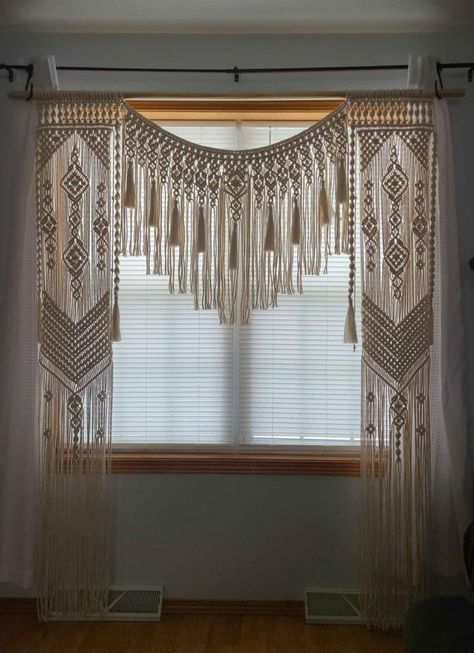 Beautiful and elegant! This is a very large handmade macrame curtain, wedding backdrop or statement piece! It is pictured on a 6 foot wooden dowel that is not included. Careful attention to detail. 4mm 4 ply cotton cord was used. Macrame Stairs, Diy Bedroom Curtain Ideas, Macrame Curtain Tutorial, Macrame Stitches, Macrame Curtain Diy, Cortina Macrame, Macrame Wedding Decor, Cortinas Boho, Bedroom Curtain Ideas