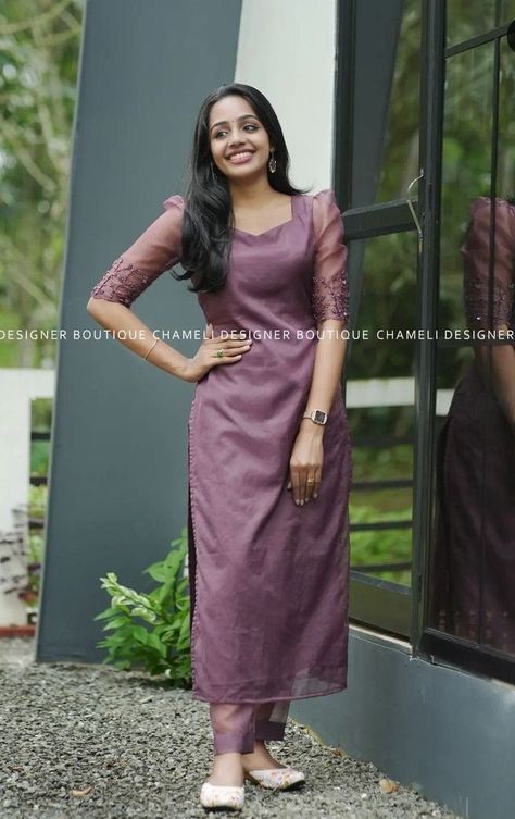 Slitted Churidar Designs, Aaliya Cut Kurti Design, Modern Churidar Designs, Kurti Models For Stitching, Party Wear Churidar Designs, Kurthi Models Latest Cotton, Churidhar Models Latest, New Model Churidar Designs, New Style Neck Design For Kurti